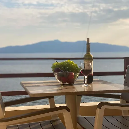 Del Mar Sea View Apartment Sarandë