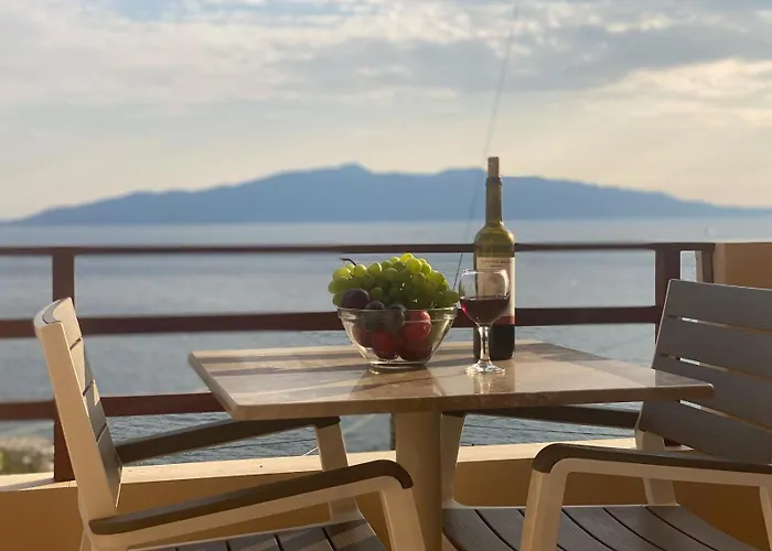 Del Mar Sea View Apartment Sarandë